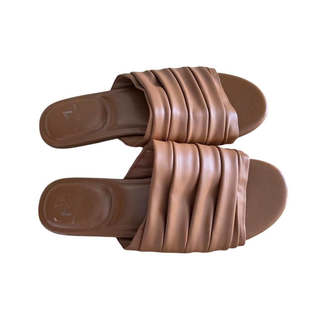 Marc Fisher Oswin 2 Flat Sandal Medium Natural Size 7.5